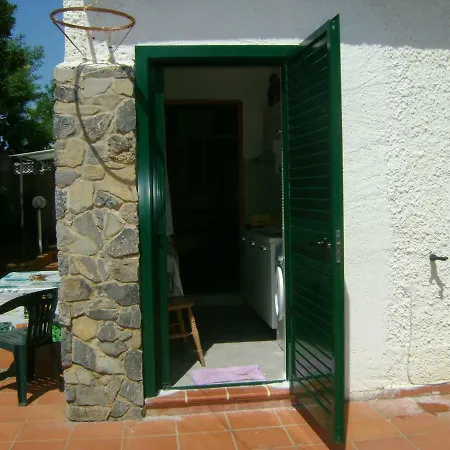 With Garden And Private Parking *